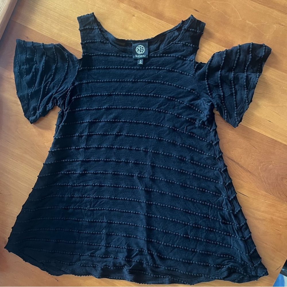 Bobeau Cold Shoulder Top — Flattering!